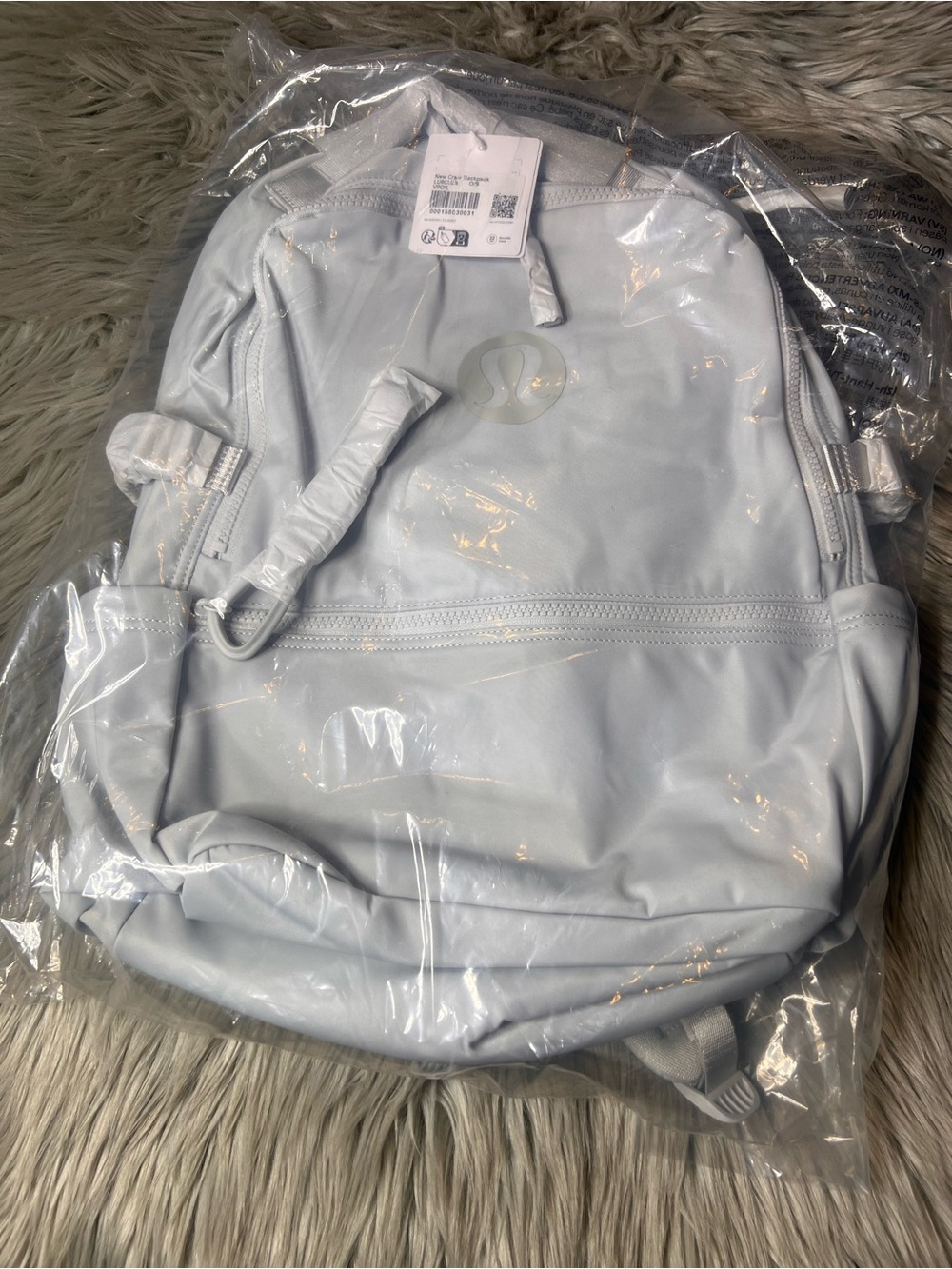 NWT lululemon new crew backpack - Picture 2 of 5